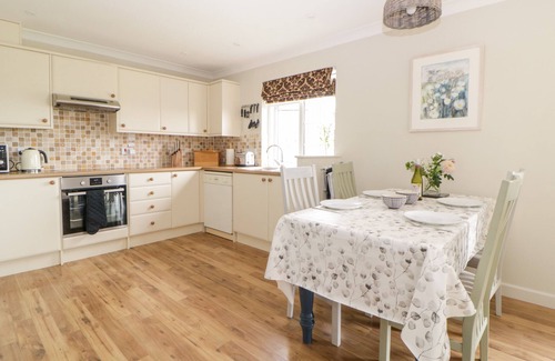 Newton Ferrers Cottage | MEADOWLEA COTTAGE, family friendly, with a garden in Newton Ferrers