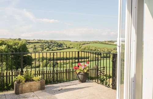 Newton Ferrers Cottage | MEADOWLEA COTTAGE, family friendly, with a garden in Newton Ferrers