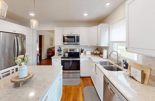 New Plymouth House | Meadows Edge -In the heart of the Hocking Hills!