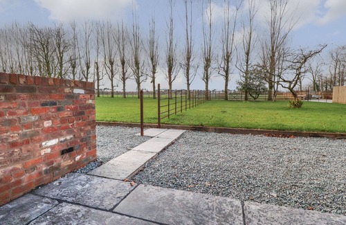 Wesham Cottage | MEADOWSIDE BARN, pet friendly, character holiday cottage in Kirkham
