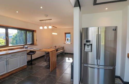 Weaverthorpe House | MEADOWSIDE, pet friendly, country holiday cottage in Weaverthorpe