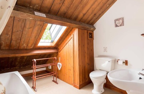 Horning Cottage | Meadowview Cottage - a cottage that sleeps 6 guests in 3 bedrooms