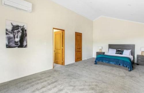 Waiau Pa House | Meadowview Retreat is only 5 mins to beach