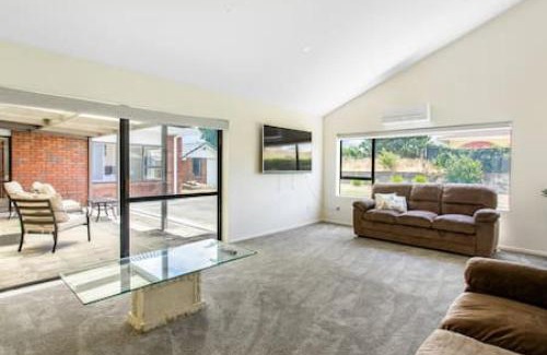 Waiau Pa House | Meadowview Retreat is only 5 mins to beach