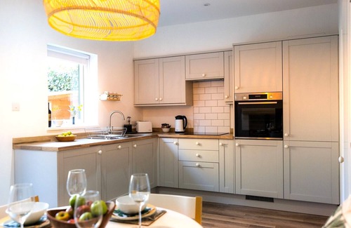 Meads Cottage | Meads Garden Cottage - close to seafront and South Downs