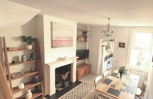 Reigate House | Meadvale - Lovely 3 Bed Victorian House