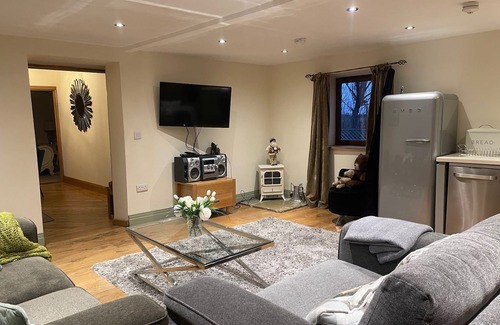 Otley Cottage | Meagill Cottage a Cozy retreat with hot tub