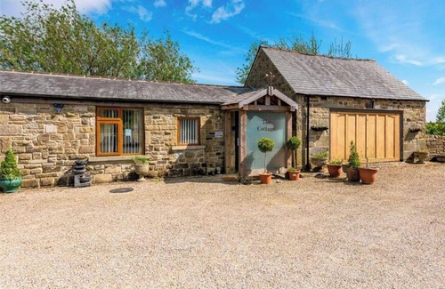 Otley Cottage | Meagill Cottage, Sleeps 4 With Hot Tub & Parking