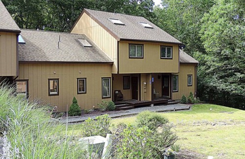 Lakeville House | Meant2Be@LakeWally