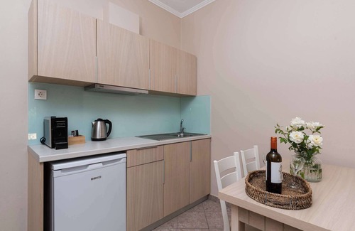 Gialos Condo | Mear Family Escape - Cretan Garden Getaway