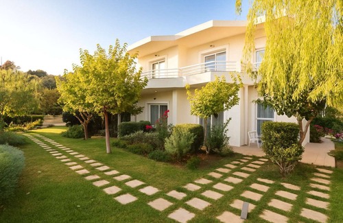Gialos Apartment | Mear Garden Studio - Cozy Creatan Nest