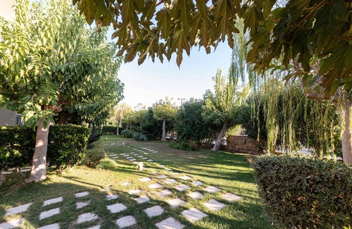Gialos Apartment | Mear Garden Studio - Cozy Garden Getaway