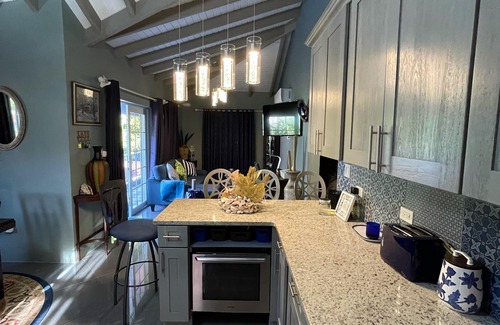 Cul de Sac Apartment | MEcasaMEnavia Hidden Gems