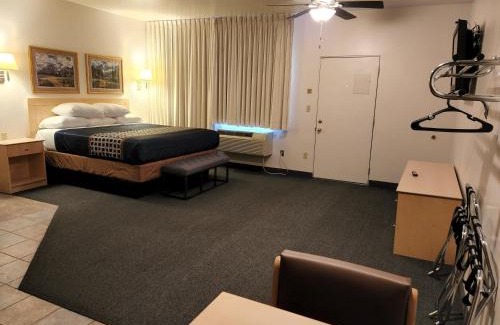 West Colorado Springs Hotel | Mecca Motel