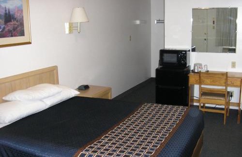 West Colorado Springs Hotel | Mecca Motel