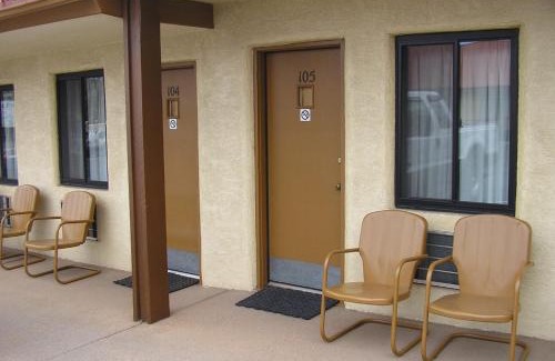 West Colorado Springs Hotel | Mecca Motel