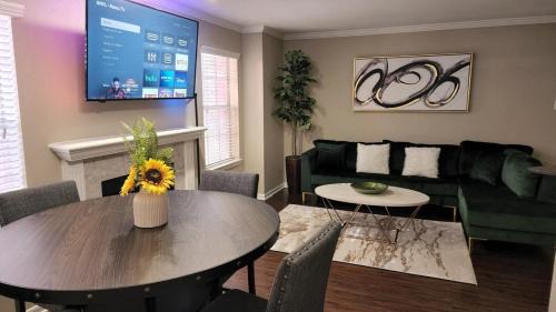 Astrodome Apartment | Med Center Charm 2br Haven
