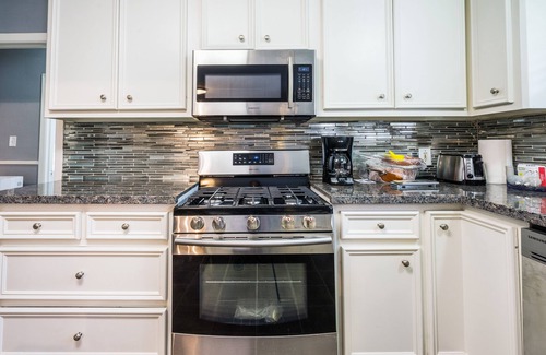 Braeswood Place House | Med Center, NRG, Galleria, Downtown 3 Bedroom+ 2 Bath sleeps 8