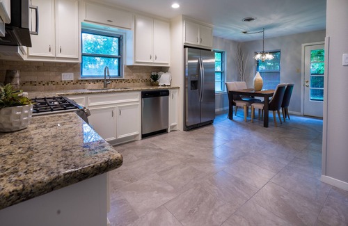 Braeswood Place House | Med Center, NRG, Galleria, Downtown 3 Bedroom+Study 2 Bath sleeps 8