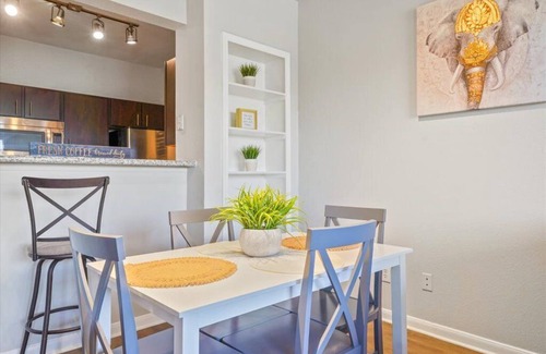 Riverside Terrace Apartment | ★MED CENTER SUITE★SKYLINE VIEW★POOL★AMAZING WIFI★