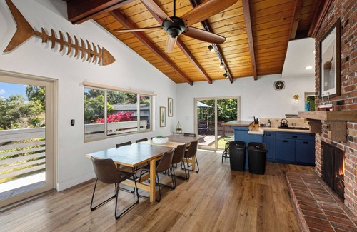 Encanto House | "Medallion" Modern City Estate 7bed/5bath AC + VIEW