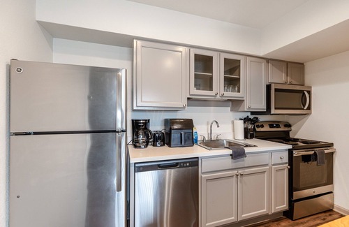 Texas Medical Center Apartment | MedCenter Apt Studio: NRG Stadium, Toyota Center, Downtown Houston,Galleria Mall