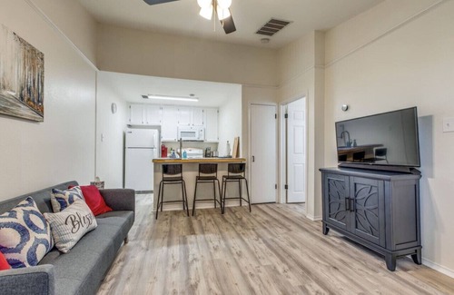 Fulton Apartment | MedCenter Gem! Centrally Located
