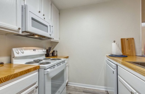 Fulton Apartment | MedCenter Gem! Centrally Located