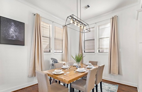 Riverside Terrace House | MedCenter Palace Medical Professionals Medical Patients Game Room Netflix WiFi Med Center