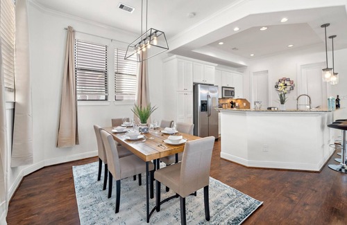 Riverside Terrace House | MedCenter Palace Medical Professionals Medical Patients Game Room Netflix WiFi Med Center