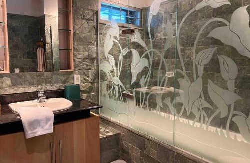 Envigado Villa | Medellin Mansion 680 m2 with pool and steam room