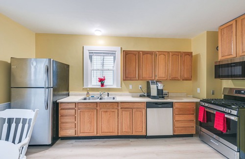 South Medford Apartment | Medford Apartment Rental, 5 Mi to Downtown Boston