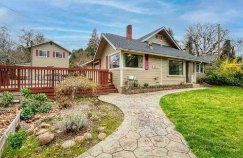 Medford House | Medford Home And 2 Condos With Pool