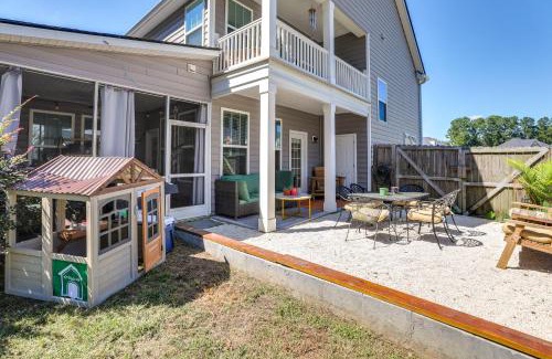 Moncks Corner House | Media Room and Yard Modern Moncks Corner Home