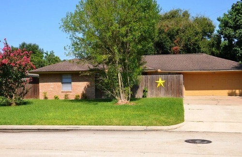 Willow Meadows/Willowbend Area House | Medical Center, Comfortable Home, Everything Included!