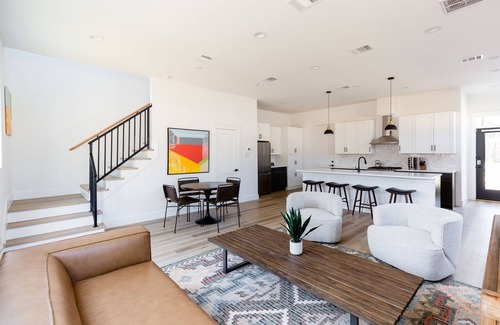 Riverside Terrace House | Medical Center Near the heart of the City