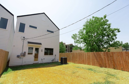 Riverside Terrace House | Medical Center Near the heart of the City