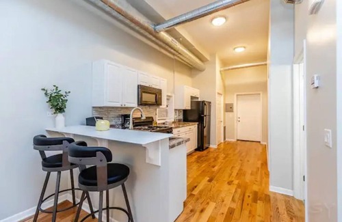 Tri-Taylor Apartment | Medical District Gem i