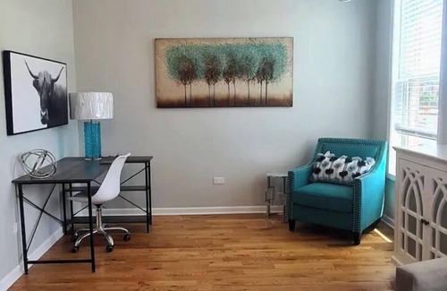 Tri-Taylor Apartment | Medical District Gem II