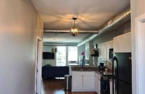 Tri-Taylor Apartment | Medical District Gem III