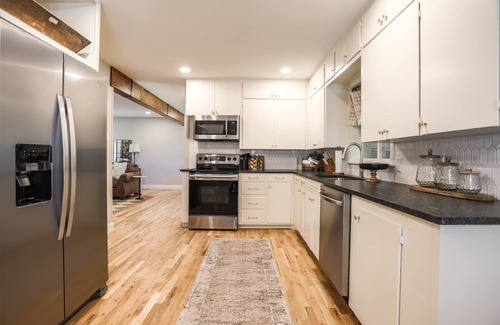 Lubbock House | Medical District Retreat 4 Bedroom Walk to Tech