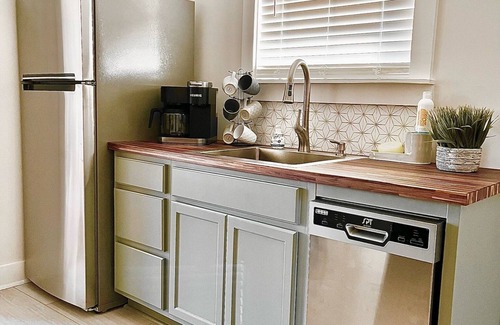 Uptown House | Medical Professionals Welcome! Near St. Jude & Medical District~Pet Friendly