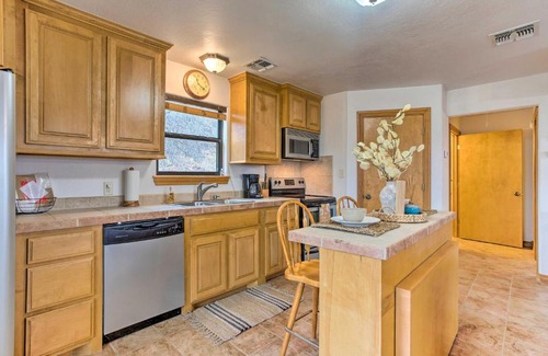 Medicine Park House | Medicine Park Cabin Rental with Mountain View
