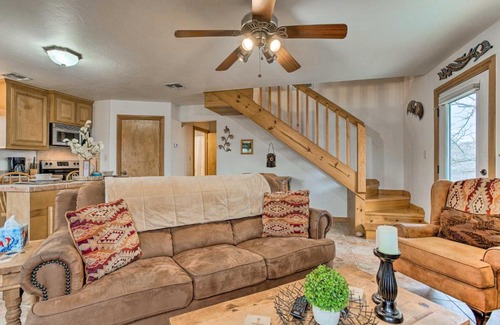 Medicine Park House | Medicine Park Cabin Rental with Mountain View