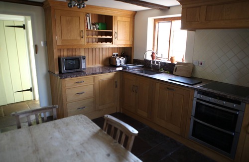 Llanvair Kilgeddin Cottage | Medieval Cottage
