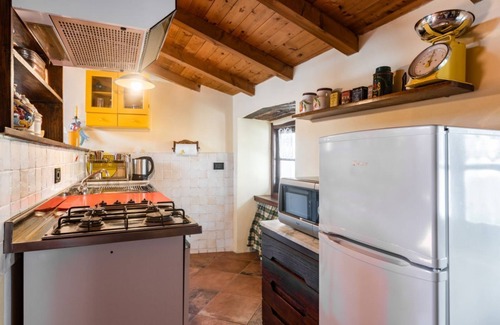 Borghetto di Vara Apartment | Medieval Getaway! Apuan Alps Lovely Attic x4