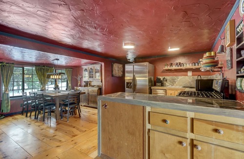Florissant House | Medieval Manor