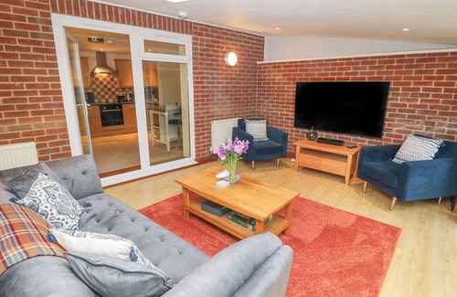 Netley Cottage | MEDINA BY THE SOLENT, pet friendly, country holiday cottage in Cowes