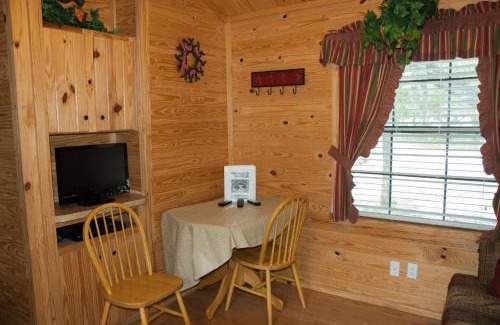 Lakehills Resort | Medina Lake Camping Resort Cabin 3