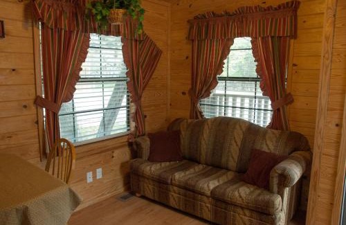 Lakehills Resort | Medina Lake Camping Resort Cabin 4